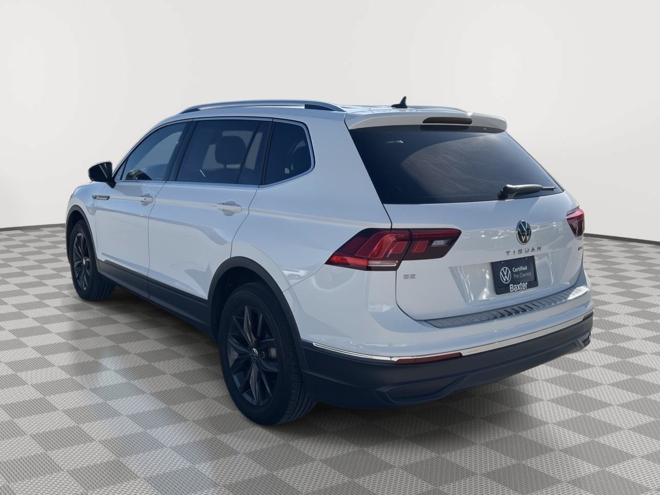 Certified 2024 Volkswagen Tiguan SE w/ Panoramic Sunroof Package AWD/4WD image 9
