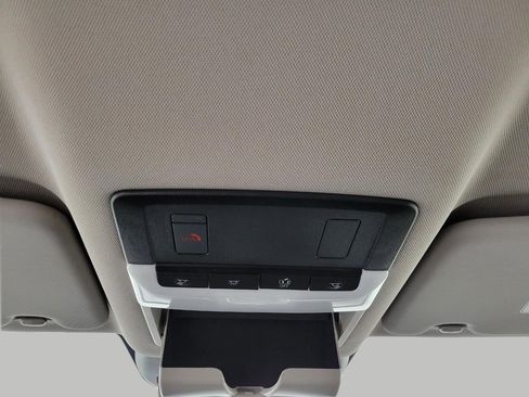 Used 2025 Nissan Rogue SV image 19