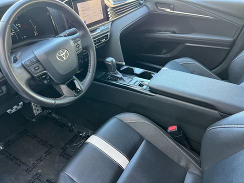 Used 2025 Toyota Camry SE image 12
