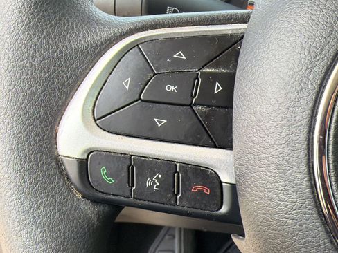 Used 2023 Jeep Renegade Latitude AWD/4WD image 17