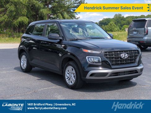 Used 2026 Hyundai Venue SE FWD image 1
