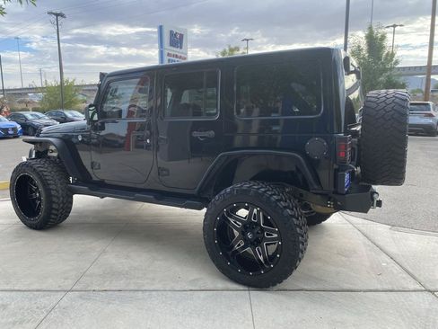 Used 2017 Jeep Wrangler Unlimited Sahara w/ Connectivity Group AWD/4WD image 7