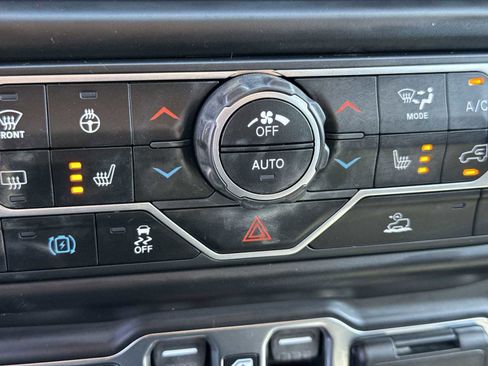 Used 2021 Jeep Wrangler Unlimited Sahara w/ Cold Weather Group AWD/4WD image 27