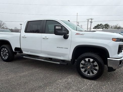 Certified 2024 Chevrolet Silverado 2500 LT image 3