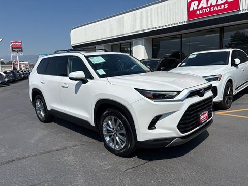 Used 2024 Toyota Grand Highlander AWD image 2