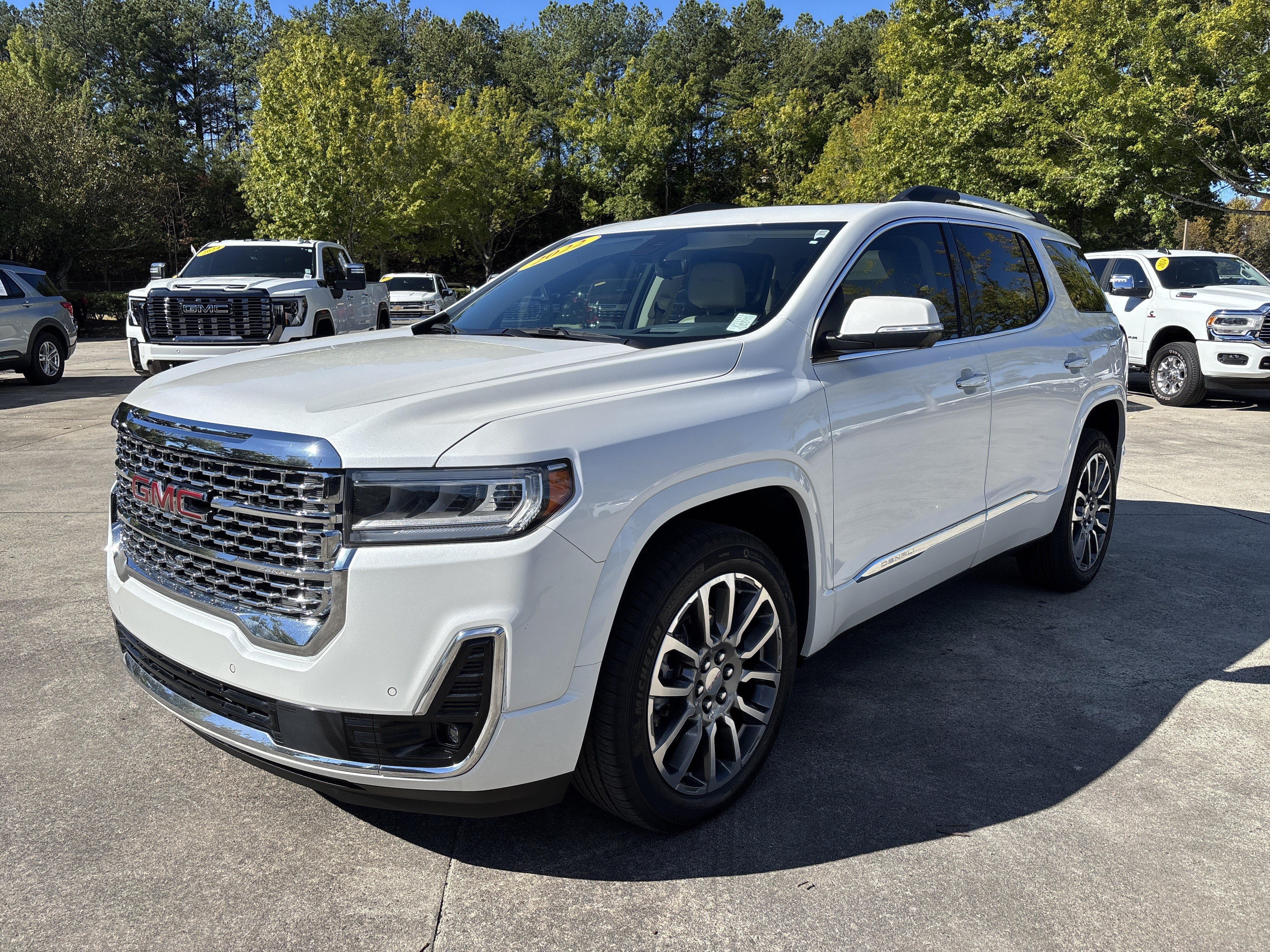 Used 2022 GMC Acadia Denali w/ Denali Ultimate Package FWD image 3