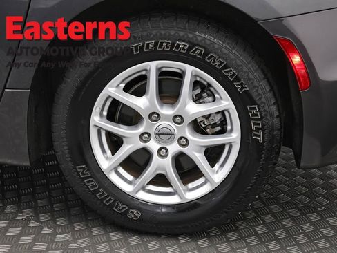Used 2023 Chrysler Pacifica Touring-L FWD image 34