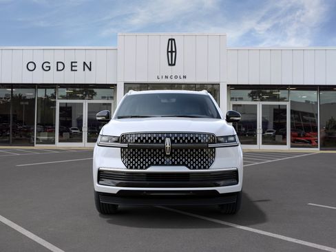 New 2027 Lincoln Navigator Reserve AWD/4WD image 3