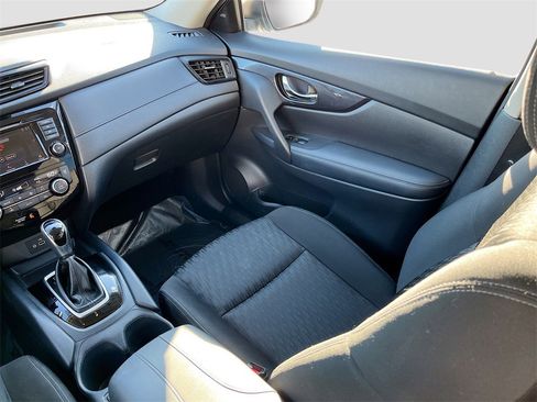 Used 2020 Nissan Rogue SV image 22