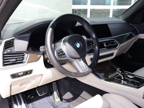 Used 2022 BMW X5 xDrive40i w/ M Sport Package AWD/4WD image 13