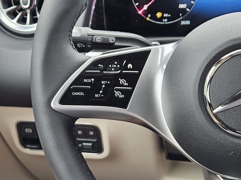 Certified 2025 Mercedes-Benz GLB 250 image 27