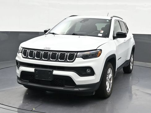 Used 2024 Jeep Compass Latitude AWD/4WD image 9