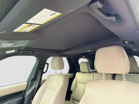 Used 2019 Land Rover Discovery SE image 26