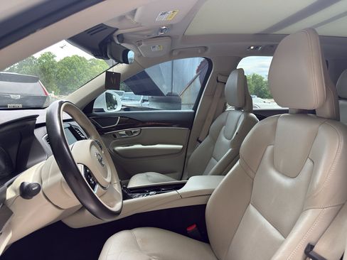 Used 2018 Volvo XC90 T5 Momentum w/ Convenience Package FWD image 7
