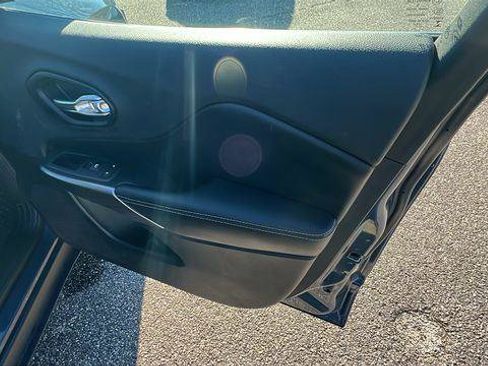 Used 2019 Jeep Cherokee Latitude w/ Cold Weather Group image 15