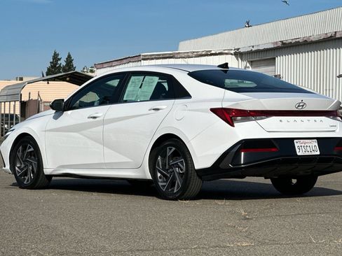 Used 2025 Hyundai Elantra Limited FWD image 8