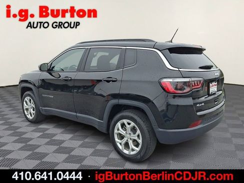Used 2024 Jeep Compass Latitude AWD/4WD image 4