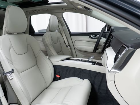 New 2026 Volvo XC60 B5 Ultra w/ Climate Package image 22