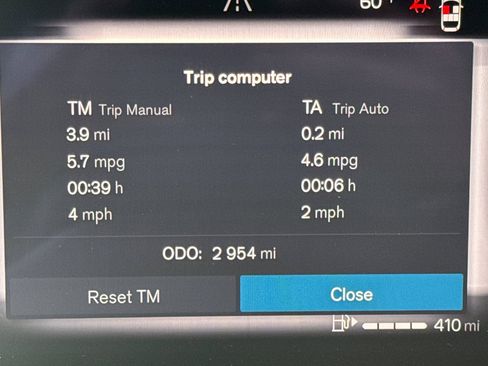 Used 2025 Volvo XC40 B5 Core w/ Protection Package Premier image 30