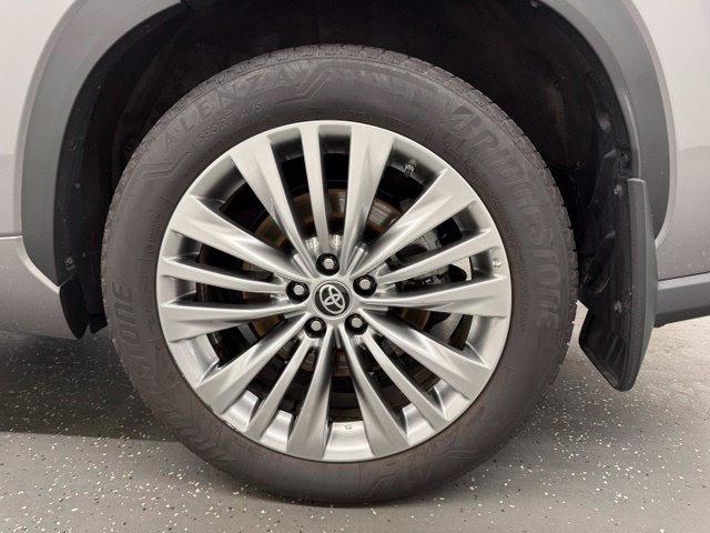 Used 2025 Toyota Highlander Platinum AWD/4WD image 21