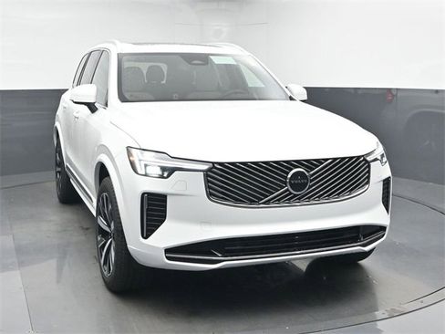 New 2026 Volvo XC90 B6 Core image 2