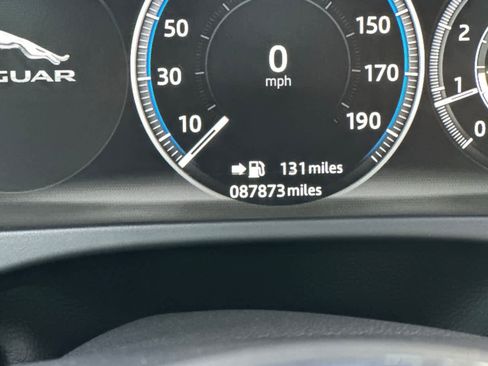 Used 2018 Jaguar F-PACE R-Sport image 26