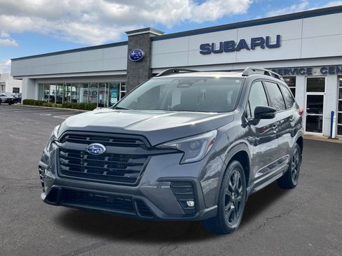 Used 2023 Subaru Ascent Onyx Edition image 3