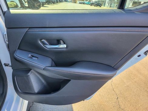 Used 2022 Nissan Sentra SR w/ SR Premium Package image 26