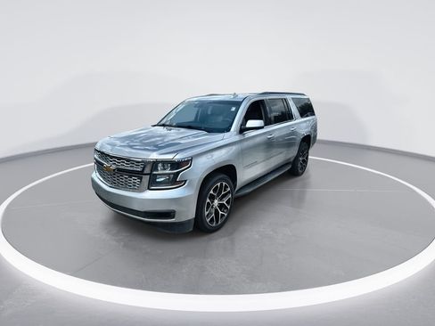 Used 2018 Chevrolet Suburban LT RWD image 4