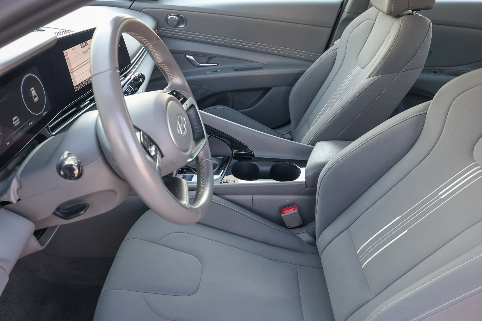 Used 2025 Hyundai Elantra SEL FWD image 15