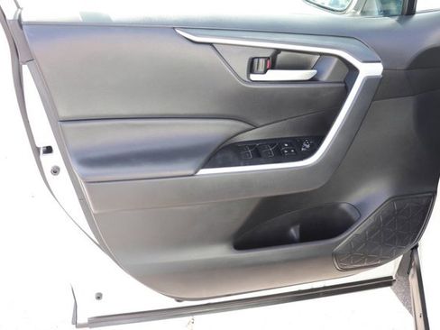 Used 2025 Toyota RAV4 XLE image 10