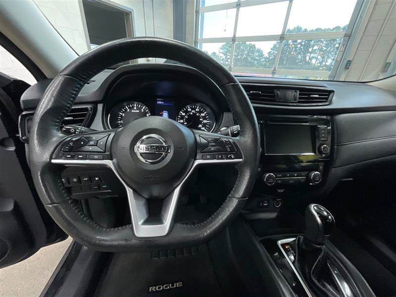 Used 2020 Nissan Rogue SV FWD image 15