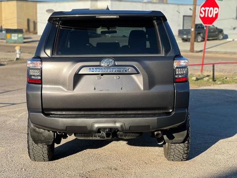 Used 2017 Toyota 4Runner SR5 AWD/4WD image 6