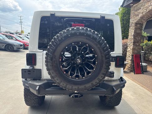 Used 2014 Jeep Wrangler Unlimited Sahara AWD/4WD image 4