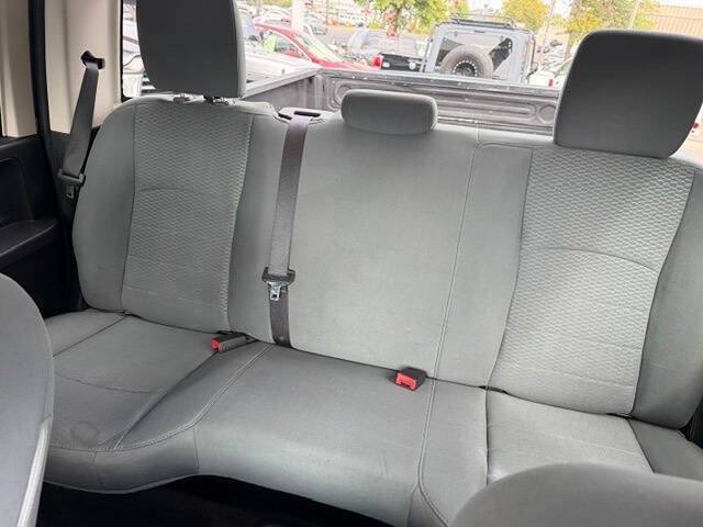 Used 2015 RAM 2500 Tradesman w/ Chrome Appearance Group AWD/4WD image 14