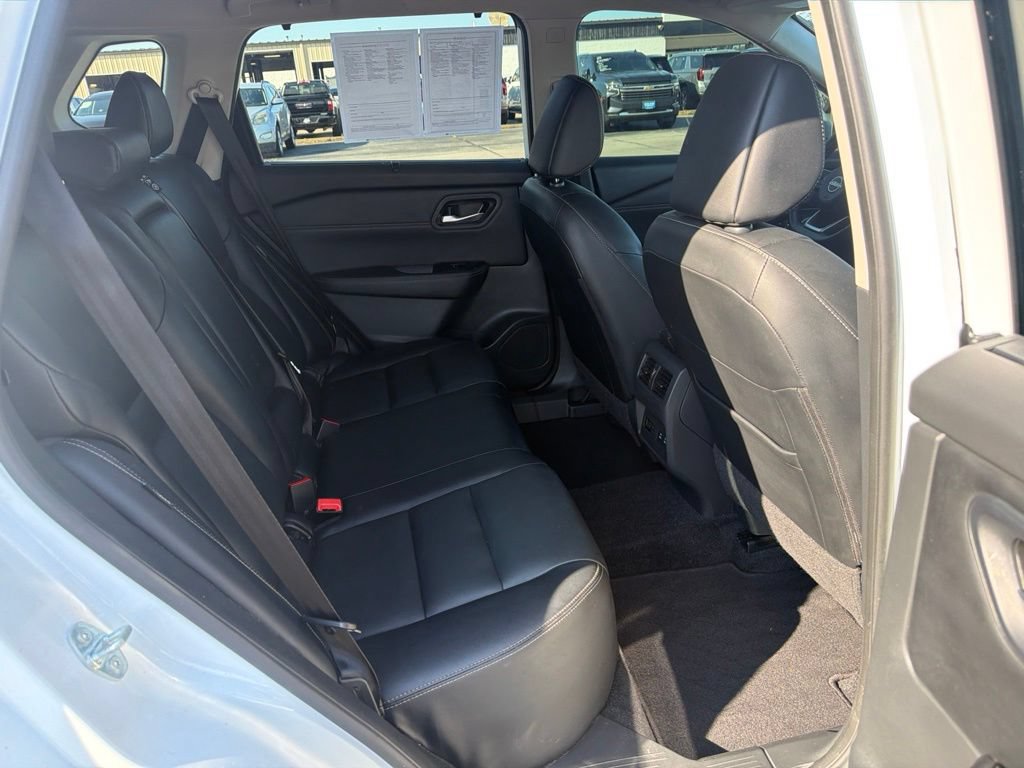 Used 2024 Nissan Rogue SL w/ SL Premium Package FWD image 12