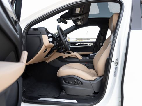 Certified 2025 Porsche Cayenne Coupe image 17