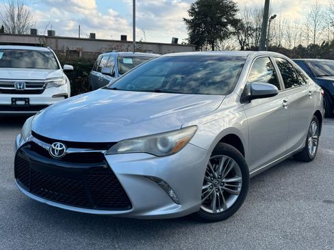 Used 2015 Toyota Camry SE FWD image 3