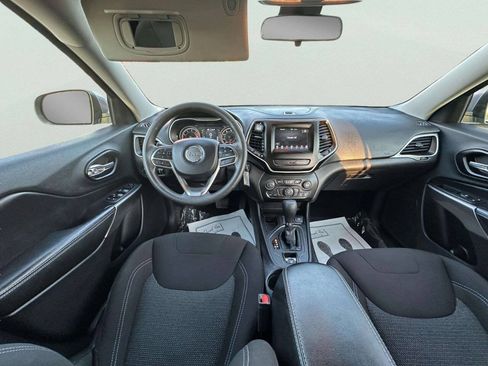 Used 2020 Jeep Cherokee Latitude FWD image 19