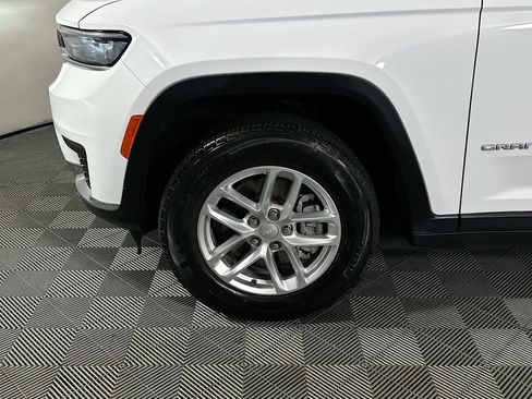 Used 2024 Jeep Grand Cherokee L Laredo RWD image 11