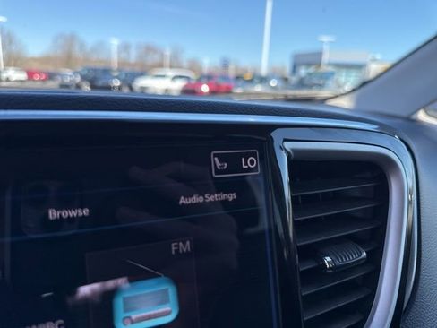 Used 2024 Chrysler Pacifica Touring-L FWD image 37