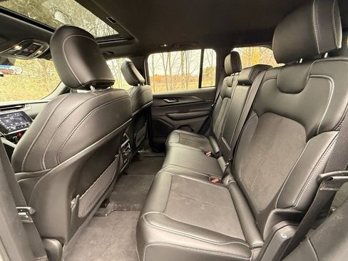 Certified 2025 Jeep Grand Cherokee Altitude image 15