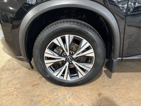 Used 2023 Nissan Rogue SV image 10
