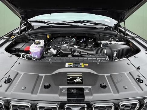 Used 2025 Jeep Grand Cherokee L Limited w/ Luxury Tech Group II AWD/4WD image 13