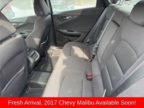Used 2017 Chevrolet Malibu LT image 10