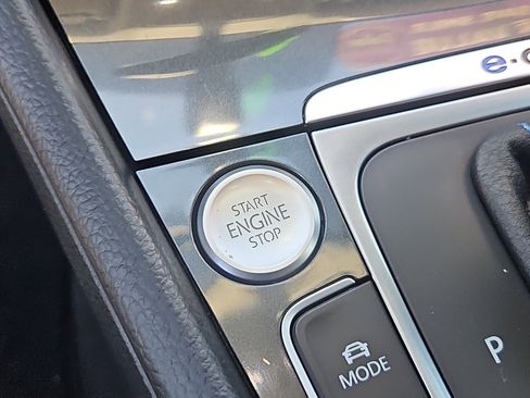 Used 2017 Volkswagen e-Golf SEL Premium image 15