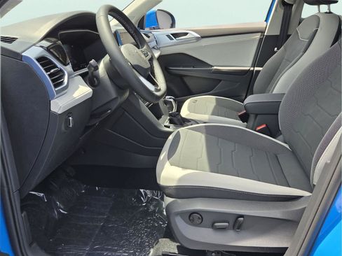 New 2026 Volkswagen Taos SE FWD image 8