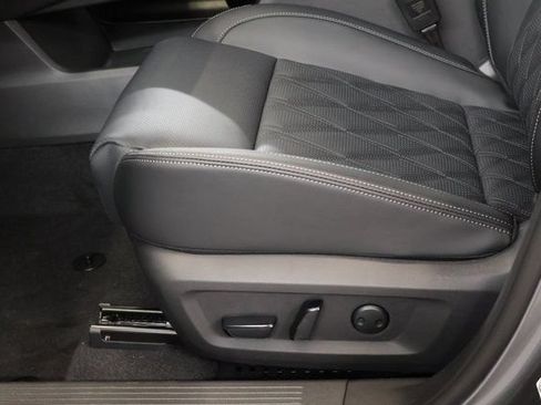 New 2026 Nissan Rogue Platinum AWD/4WD image 13