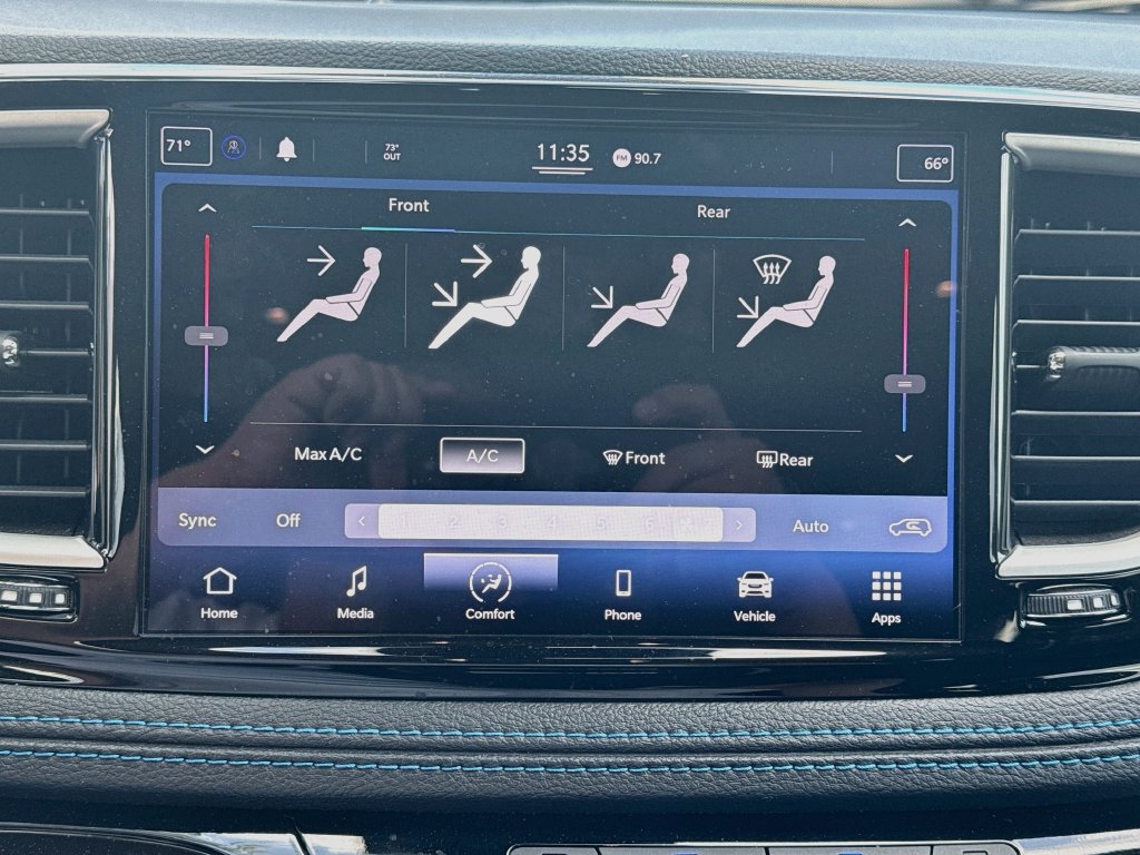 Used 2021 Chrysler Pacifica Touring FWD image 17