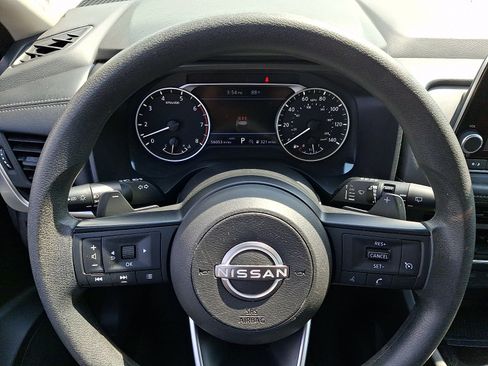 Used 2024 Nissan Rogue S AWD/4WD image 18
